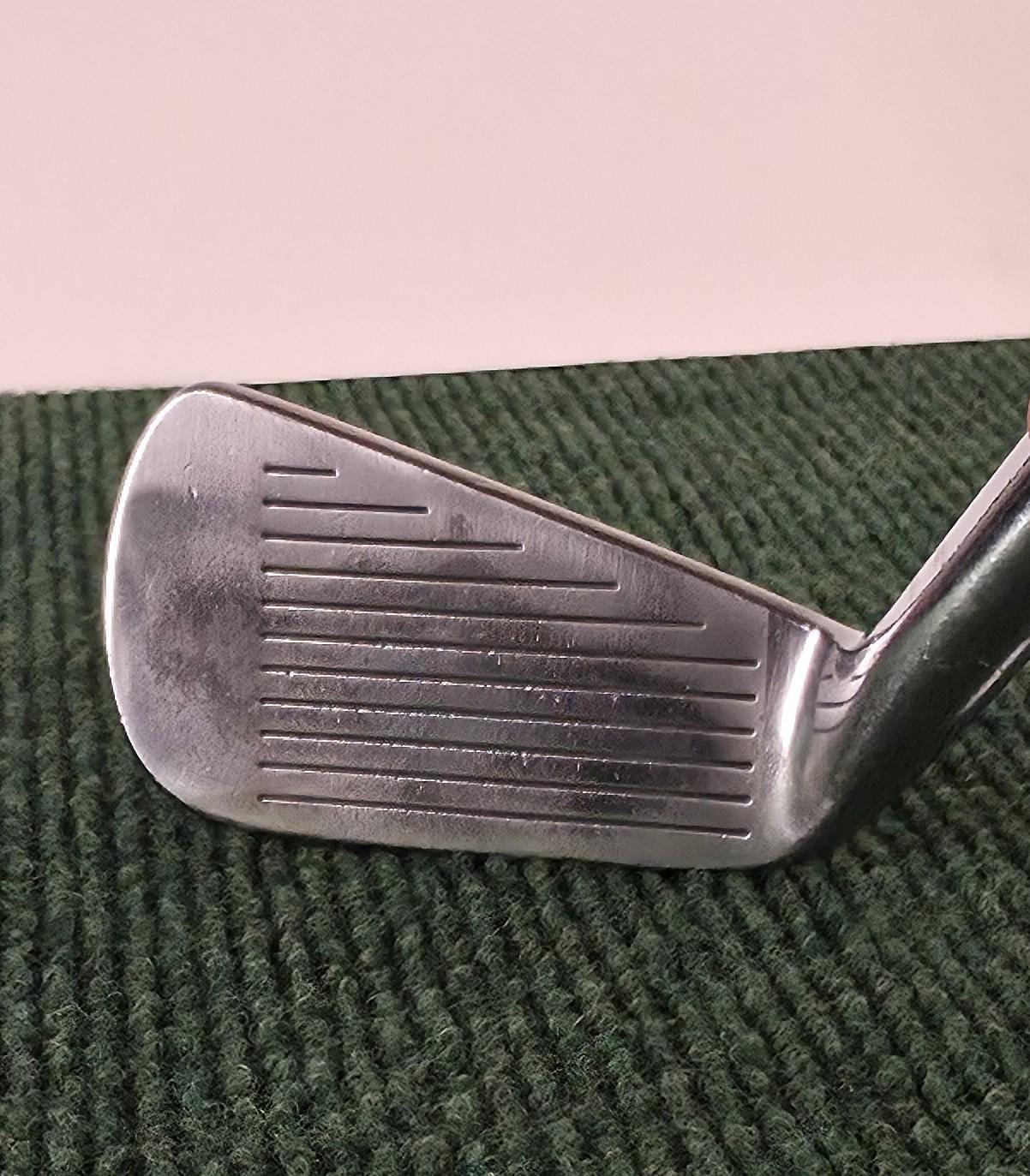 Custom Engraved Mizuno 4 Iron RH – Floral Scroll Design | Unique Golf Gift for Him