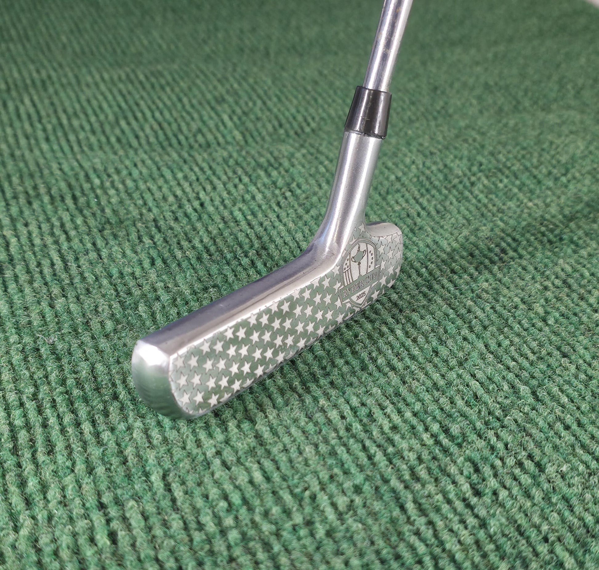Custom engraved Spalding Cash-In putter inspired by the 2025 Ryder Cup. Features stars, eagle crest, and repeating Ryder Cup text pattern. Vintage-style engraved golf putter for collectors, players, and gift-giving. Perfect for Ryder Cup fans, golf history enthusiasts, or as a personalized golf gift. Durable steel putter head with laser engraving, combining artistry and performance in a one-of-a-kind golf collectible ryder cup putter spalding golf putter engraved golf club custom golf putter